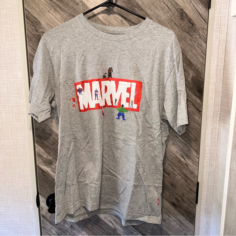 Uniqlo Men’s Marvel Graphic T-Shirt Short Sleeve Tee Grey Large MCU